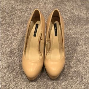 Women’s size 5.5 nude heels